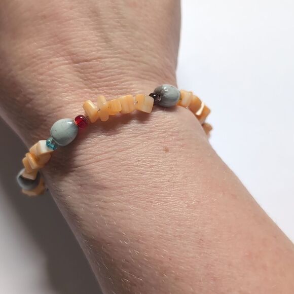 11 Peach Chipped Mother of Pearl‎ Multicolor Beaded Tennis Bracelet - Picture 4 of 4